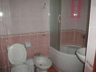 Гостевой дом Minchanka Оленевка Cемейный номер с отдельной ванной комнатой-4